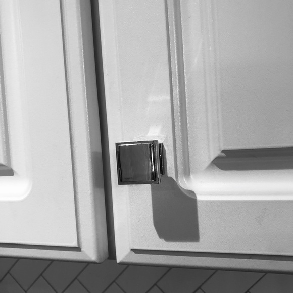 Lot of 34 bridges collection Hickory Hardware
1"
Base 3/4"
Projection of 1-1/8" - Picture 3 of 4